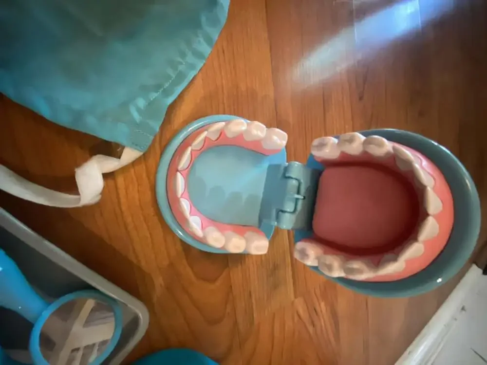 Super Smile Dentist Kit w/ Play Set of Teeth and Dental Accessories (17 Toy Pcs)